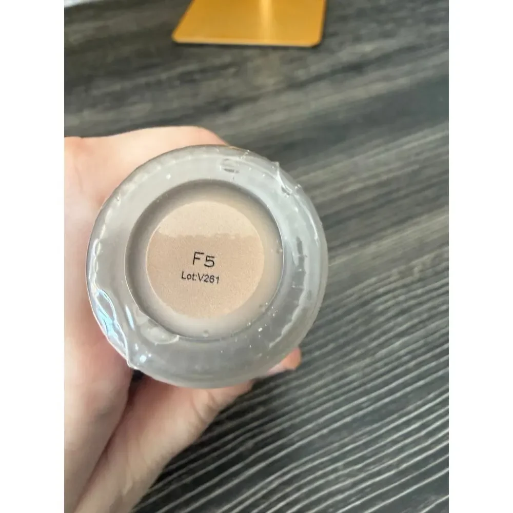 NWT REVOLUTION F5 Conceal & Define Full Coverage Foundation .77fl oz